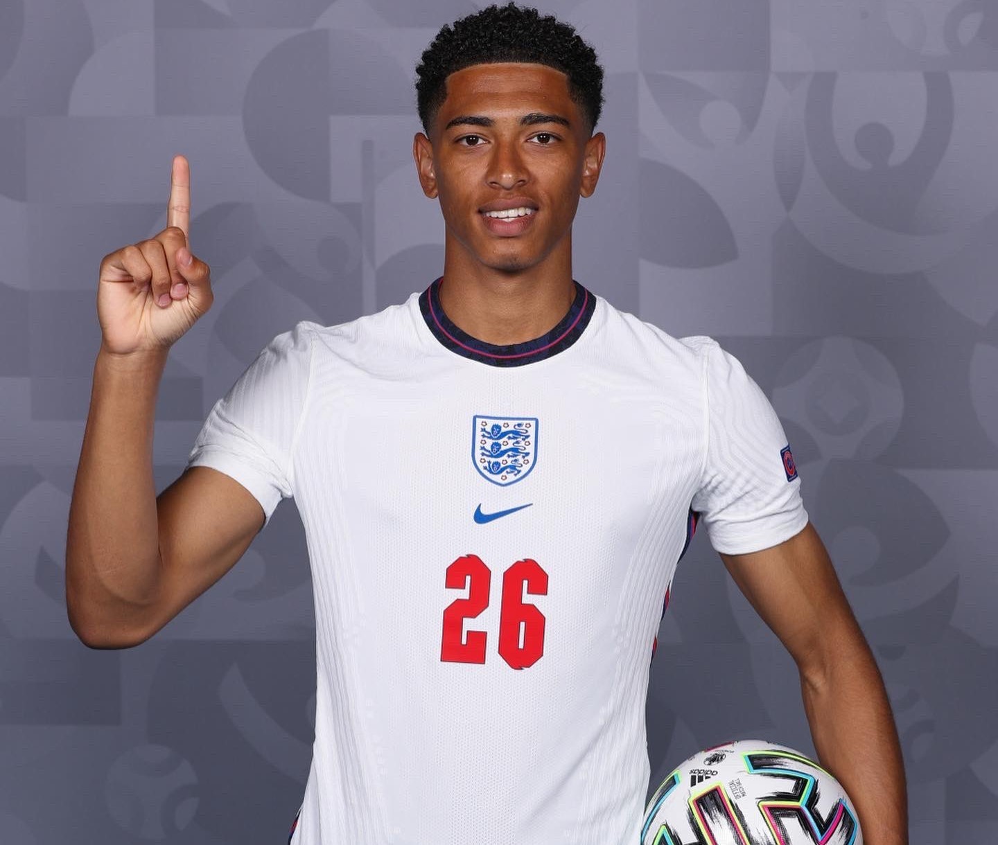 梅西天生内向！但因为足球、变成一个会主动演讲的领袖！（天性内向的梅西，被足球锻造成敢于发声的领袖）