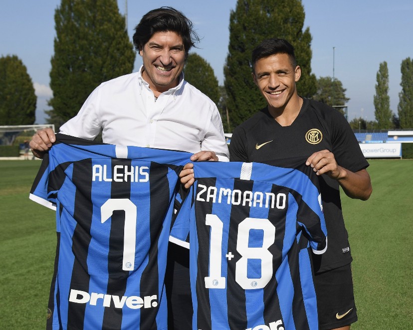 足球报：张外龙这几年一直关注铜梁龙，冲超后他独坐良久（足球报报道：张外龙多年关注铜梁龙，冲超当晚他独自静坐许久）