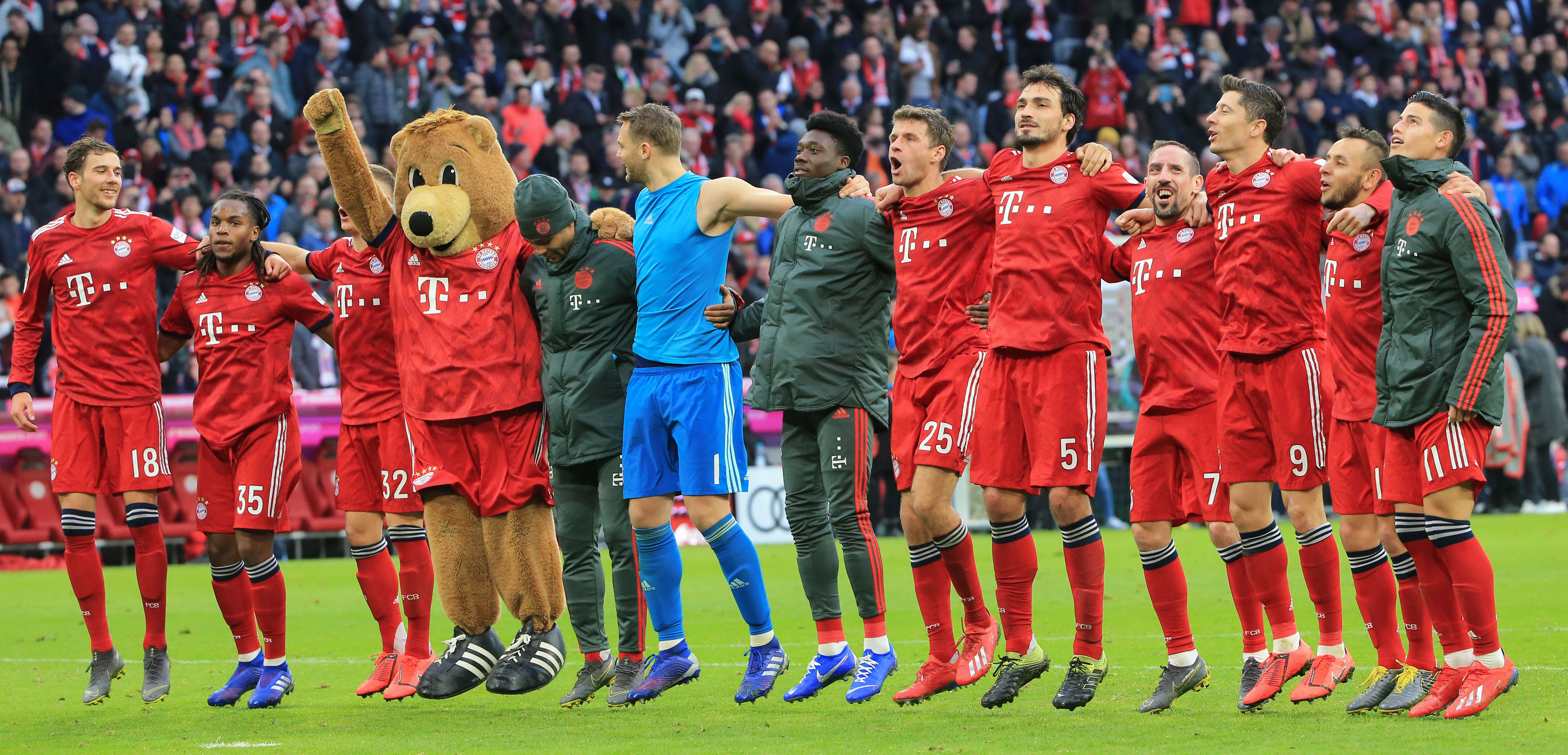 英超战报：福登传射，迪亚斯世界波，曼城3-0十人桑德兰（英超：福登传射+迪亚斯世界波，曼城3-0完胜十人桑德兰）