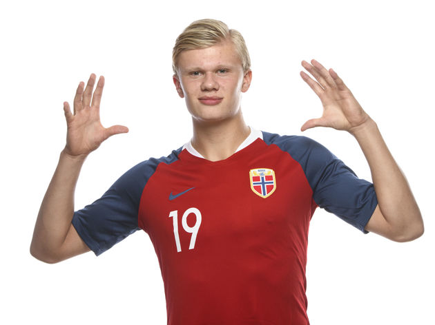 记者：佩德里因拉伤不会前往黄潜客场比赛，但伤势并不严重（因拉伤不随队客战黄潜，佩德里伤情无大碍）