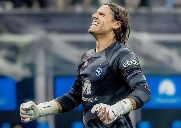 跟队：孙兴慜“吐槽”格雷不给自己发消息，但是他自己换号了（队记：孙兴慜打趣格雷不联系他，原来是自己换了号码）