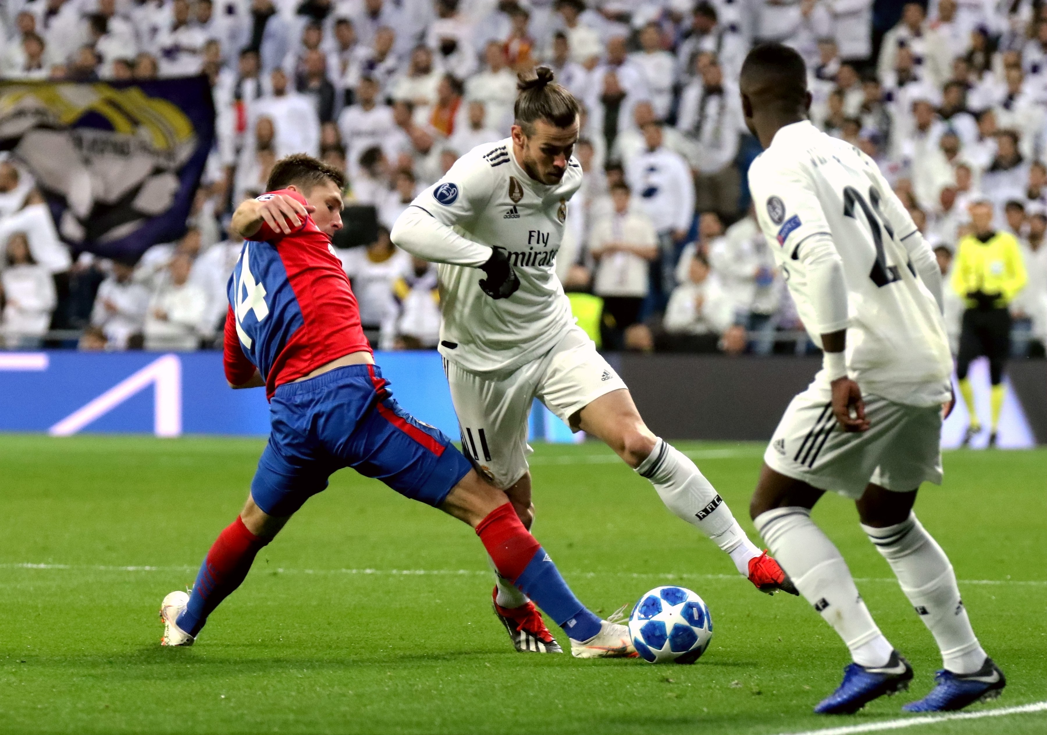 热刺vs小蜜蜂首发：库杜斯、里沙利松领衔！帕利尼亚替补（热刺战小蜜蜂首发公布：里沙利松携库杜斯领衔，帕利尼亚替补待命）