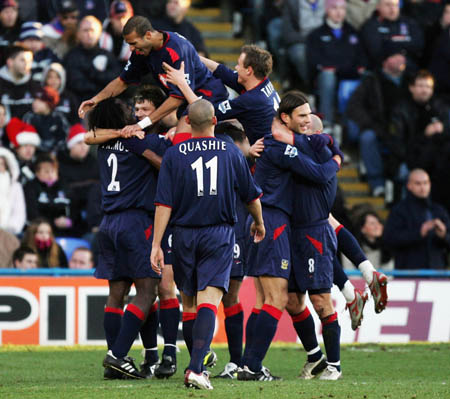 他踢得太聪明了（他踢球太有脑子了）