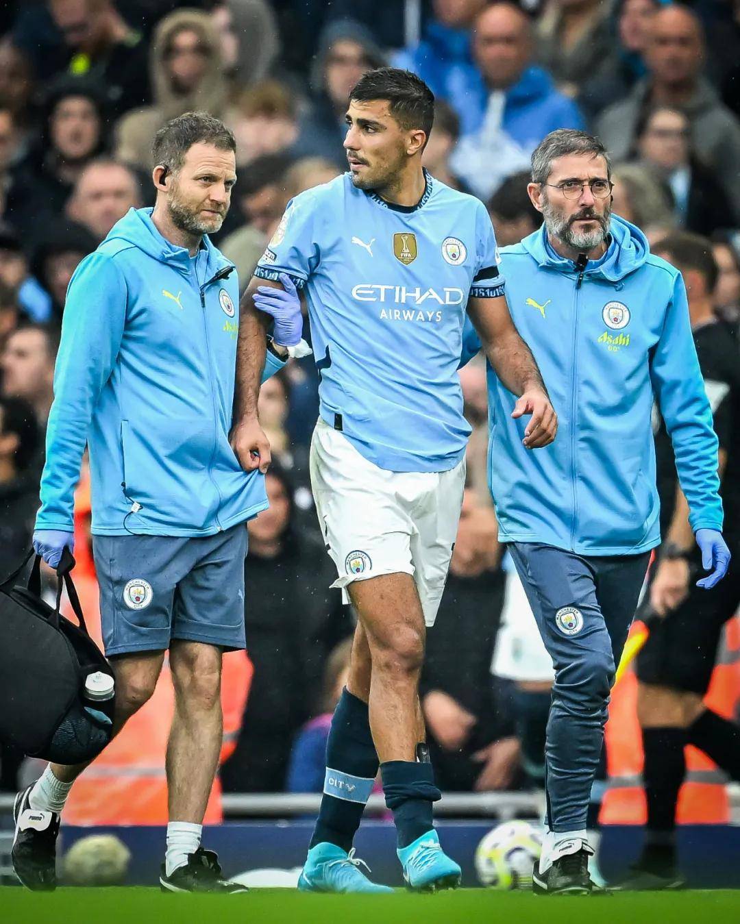 作为曼联球迷，真得感谢纽卡在关键时刻抬了一手（曼联球迷：感谢纽卡关键时刻伸出援手）