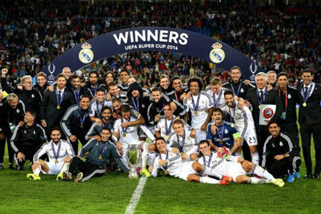 西甲：巴萨客胜扩大领先，皇马主场爆冷输球，VAR再度抢戏（西甲综述：巴萨客场取胜继续领跑，皇马主场遭冷门，VAR再成焦点）