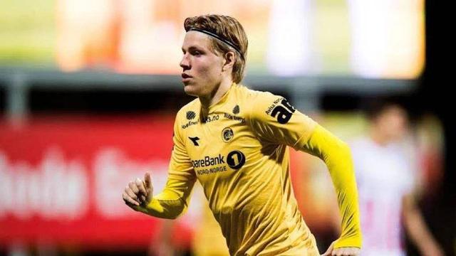 18岁210天，杨铭锐超越朱鹏宇成为英博最年轻的中超进球球员（18岁210天，杨铭锐打破朱鹏宇纪录，成英博队史最年轻中超进球者）