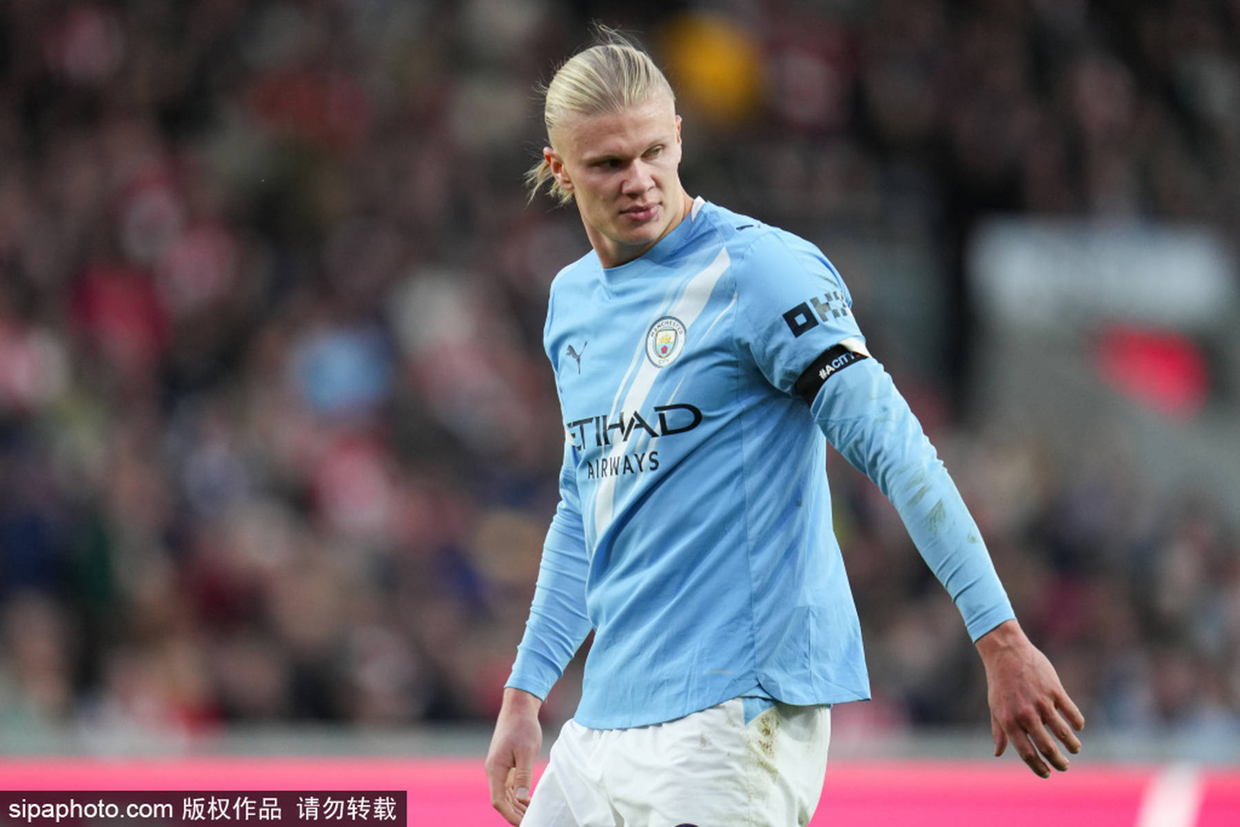 世界杯官方发布直通队伍集结海报：42个国家，同一个梦想（世界杯官宣直通球队集结海报：42国齐聚，共赴同一梦想）