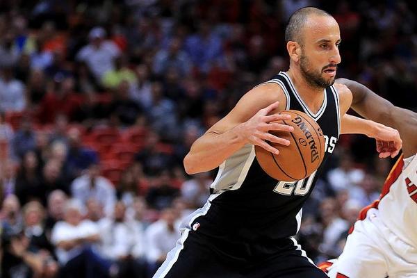 足球欧冠裁判组遭强烈质疑，争议球镜头热议不断（欧冠裁判组陷入争议风波，判罚画面引发热议）