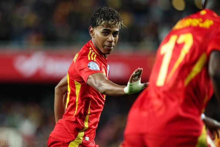 镜报：罗马已对齐尔克泽采取行动，尤文、西汉姆和埃弗顿也感兴趣（镜报：罗马已出手引进齐尔克泽，尤文、西汉姆与埃弗顿也有意）