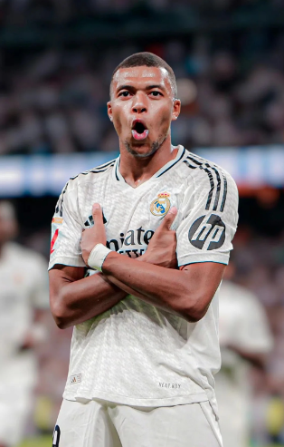 半场战报：比萨0-1帕尔马，贝内迪恰克点射（半场比分：帕尔马客场1-0领先比萨，贝内迪恰克点球破门）